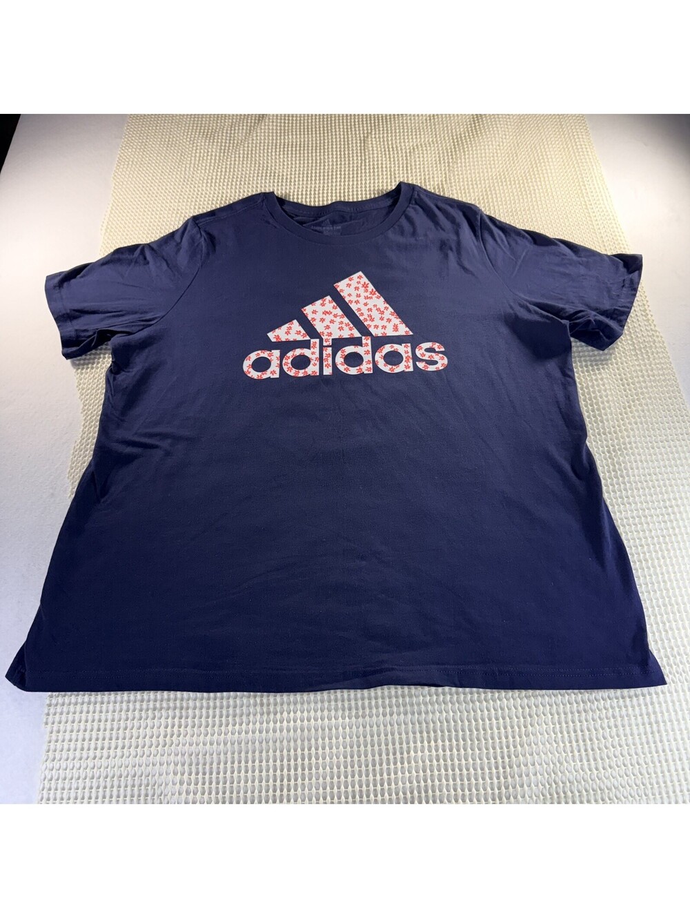 Adidas women’s Amplifier Tee Spell Out Blk & Pink Short Sleeve Crewneck 2XL